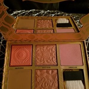 Benefit Blush Bar